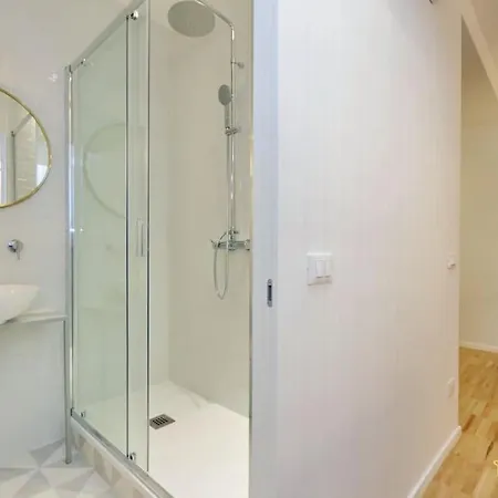 Ych-renovated And Design Flat Close To The Center