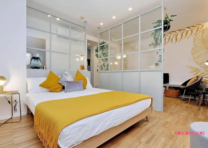 Apartment Ych-renovated And Design Flat Close To The Center